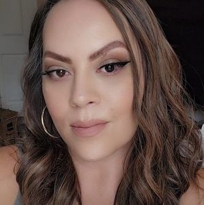 Meet your Posher, Maxine